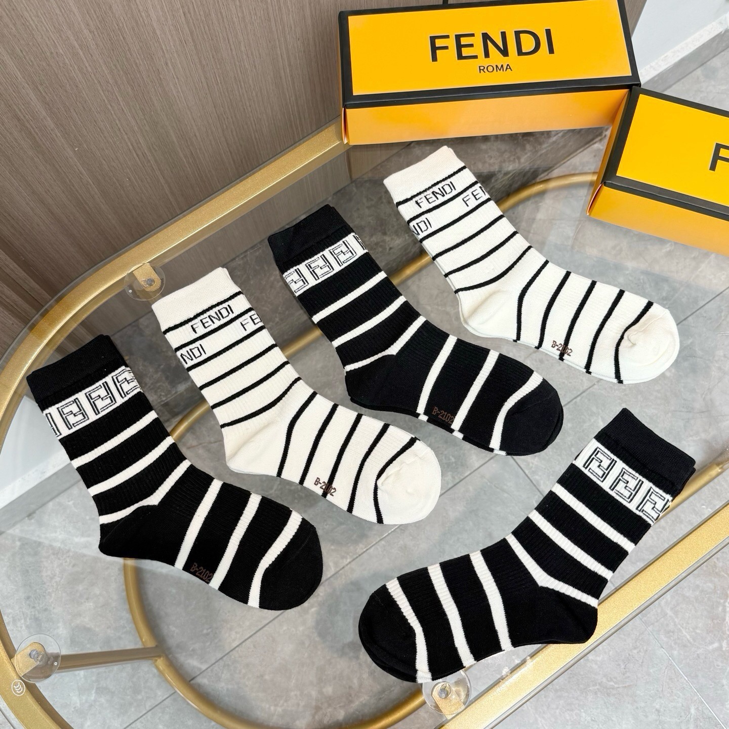 配包装【一盒五双】FENDI · 芬迪❗️大F新品高筒袜子❗️超级经典的双F标志，纯棉材质制造，透气舒适，超级nice❗