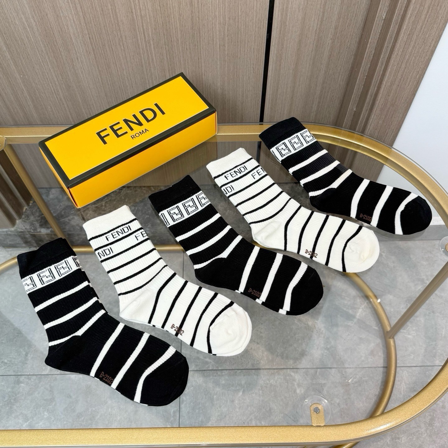 配包装【一盒五双】FENDI · 芬迪❗️大F新品高筒袜子❗️超级经典的双F标志，纯棉材质制造，透气舒适，超级nice❗
