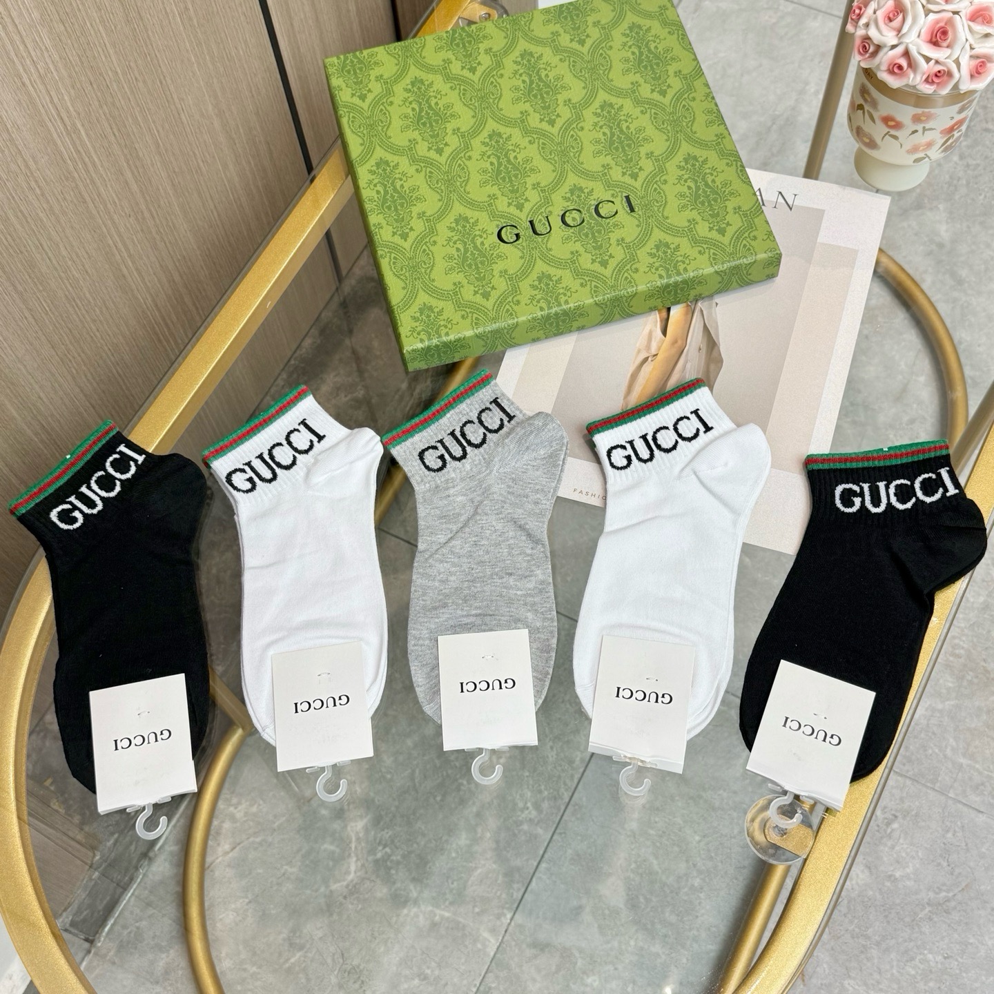 配包装【一盒五双】🌟Gucci 古奇 好看到爆炸欧美大牌短筒袜。🌟潮人必不能少的专柜代购品质 短筒袜子 ，搭配起来超高逼