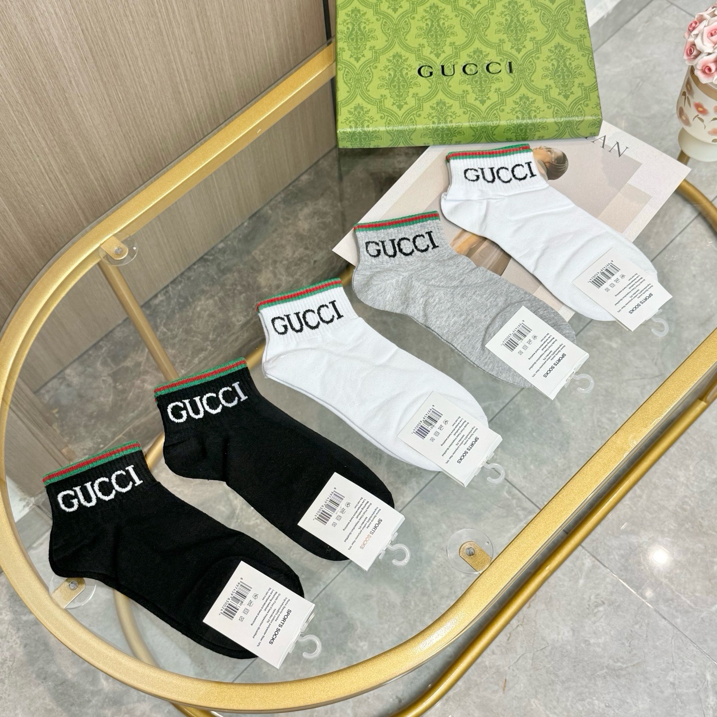 配包装【一盒五双】🌟Gucci 古奇 好看到爆炸欧美大牌短筒袜。🌟潮人必不能少的专柜代购品质 短筒袜子 ，搭配起来超高逼