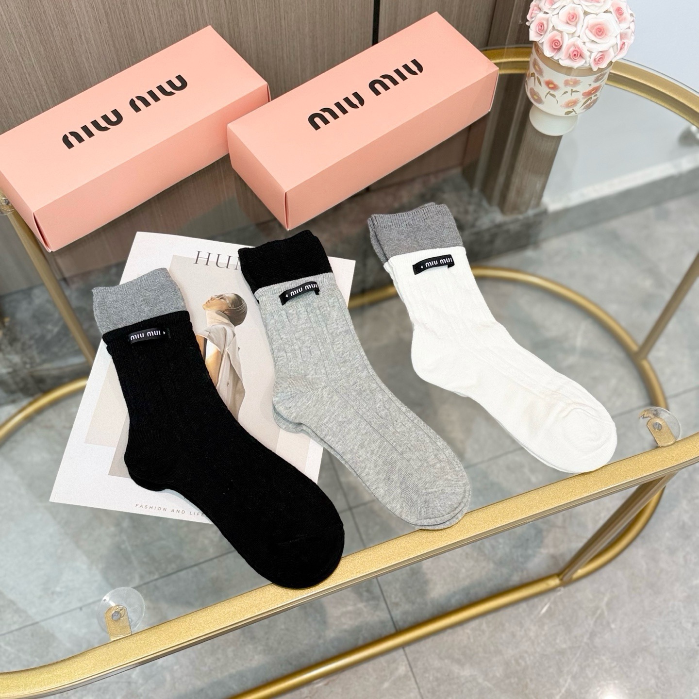 配包装【一盒三双】miumiu · 缪缪❗️高品质。超级爆款网红袜子❗️miu家官网同步饰品字母中筒袜，ins明星网红推
