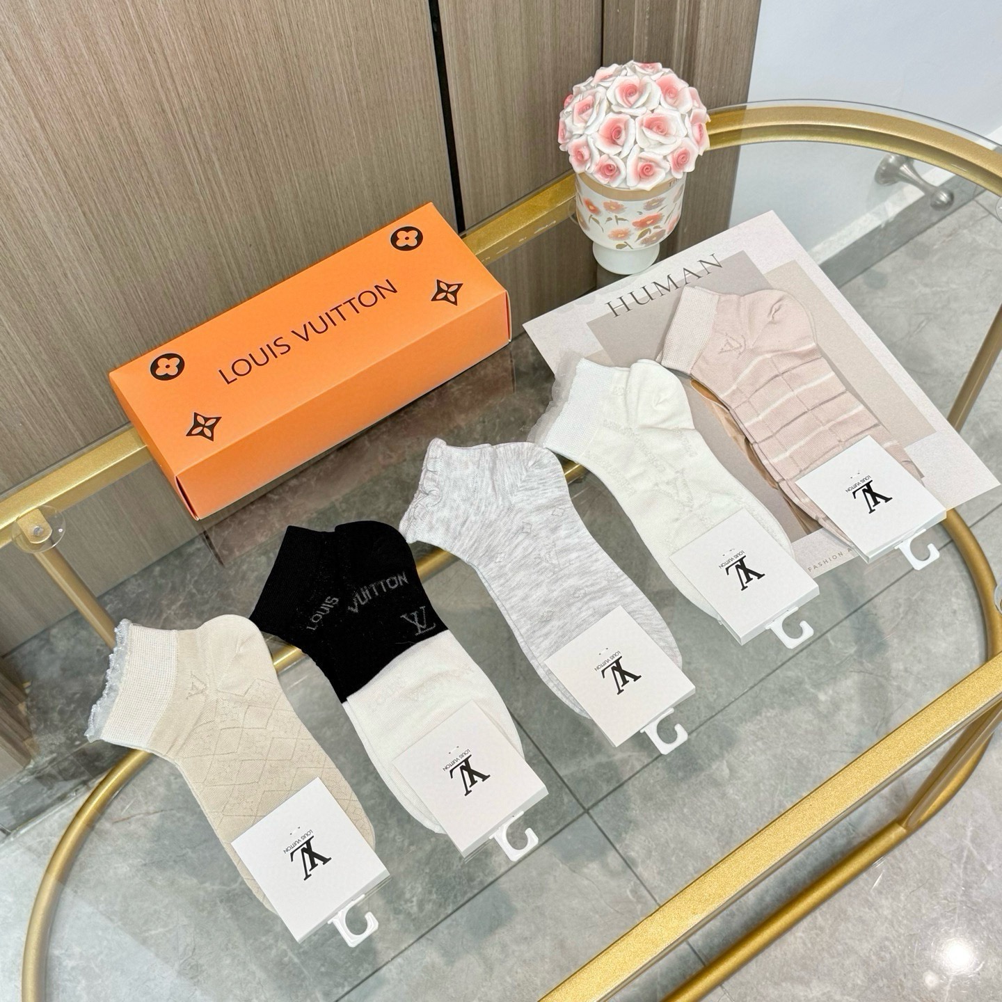 配包装【一盒五双】LV 路易威登ins超火爆小单品，Vintage必备单品竹棉短袜🌟潮人必备 爆款，复古纹身短袜。经典l