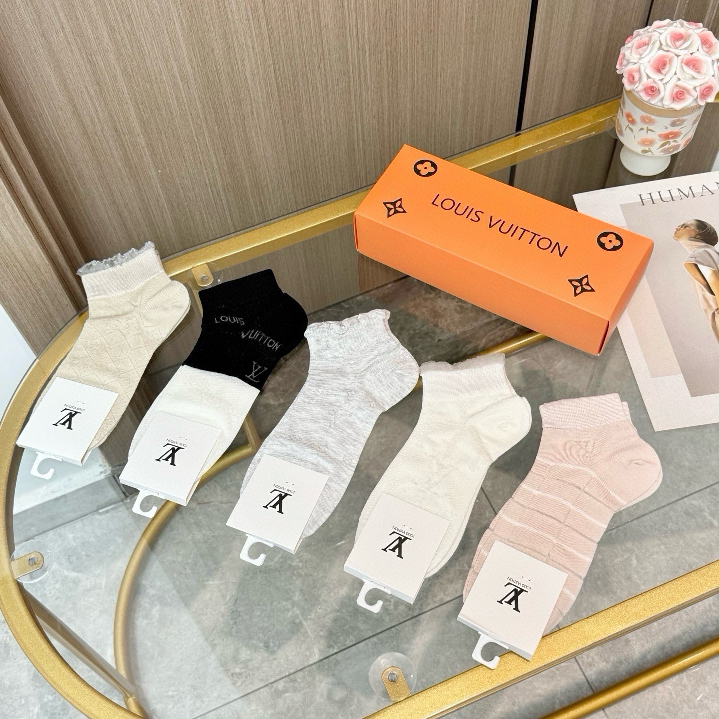 配包装【一盒五双】LV 路易威登ins超火爆小单品，Vintage必备单品竹棉短袜🌟潮人必备 爆款，复古纹身短袜。经典l