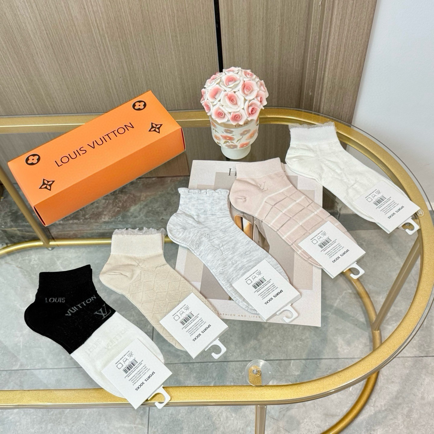 配包装【一盒五双】LV 路易威登ins超火爆小单品，Vintage必备单品竹棉短袜🌟潮人必备 爆款，复古纹身短袜。经典l