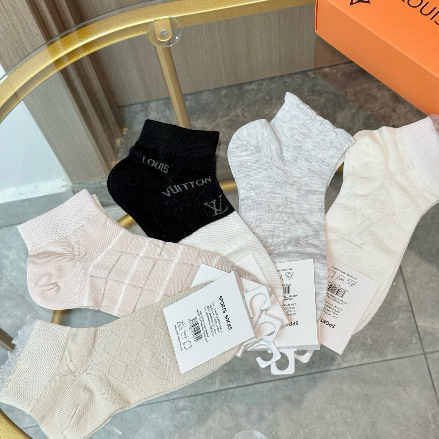 配包装【一盒五双】LV 路易威登ins超火爆小单品，Vintage必备单品竹棉短袜🌟潮人必备 爆款，复古纹身短袜。经典l