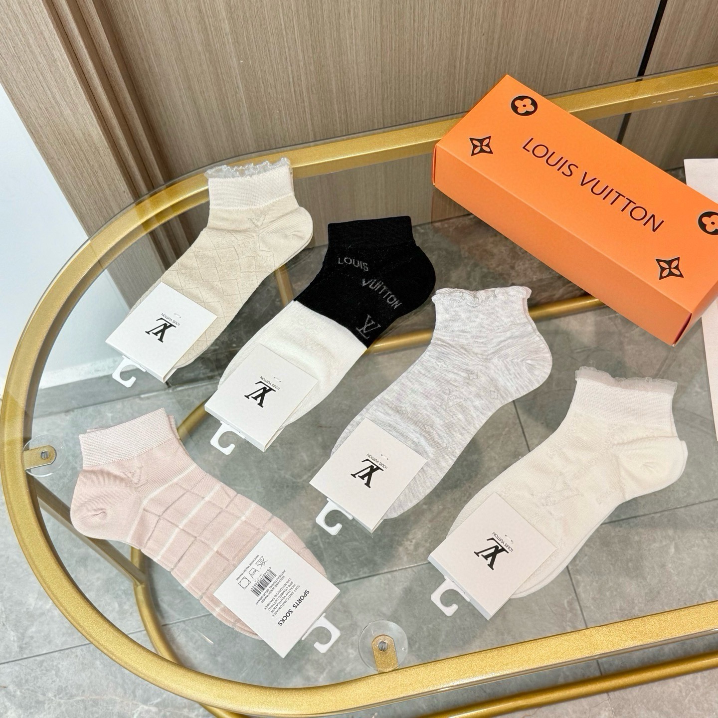 配包装【一盒五双】LV 路易威登ins超火爆小单品，Vintage必备单品竹棉短袜🌟潮人必备 爆款，复古纹身短袜。经典l
