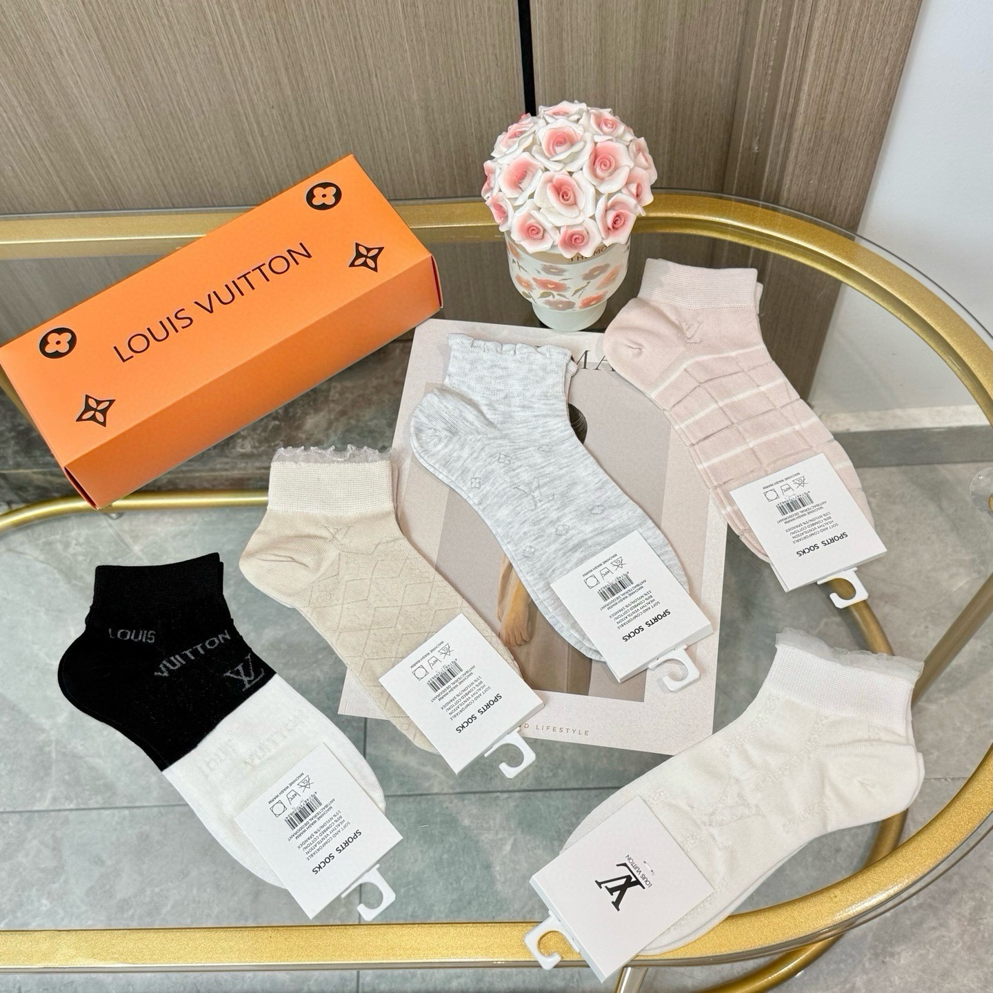 配包装【一盒五双】LV 路易威登ins超火爆小单品，Vintage必备单品竹棉短袜🌟潮人必备 爆款，复古纹身短袜。经典l