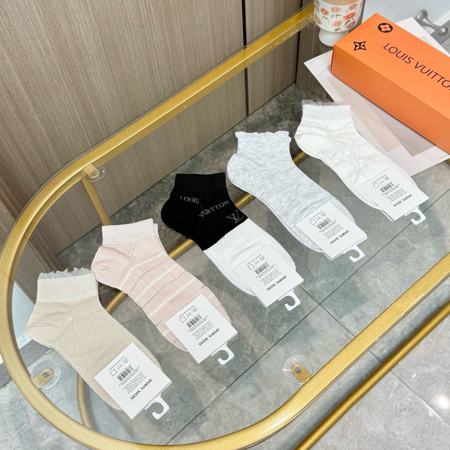 配包装【一盒五双】LV 路易威登ins超火爆小单品，Vintage必备单品竹棉短袜🌟潮人必备 爆款，复古纹身短袜。经典l