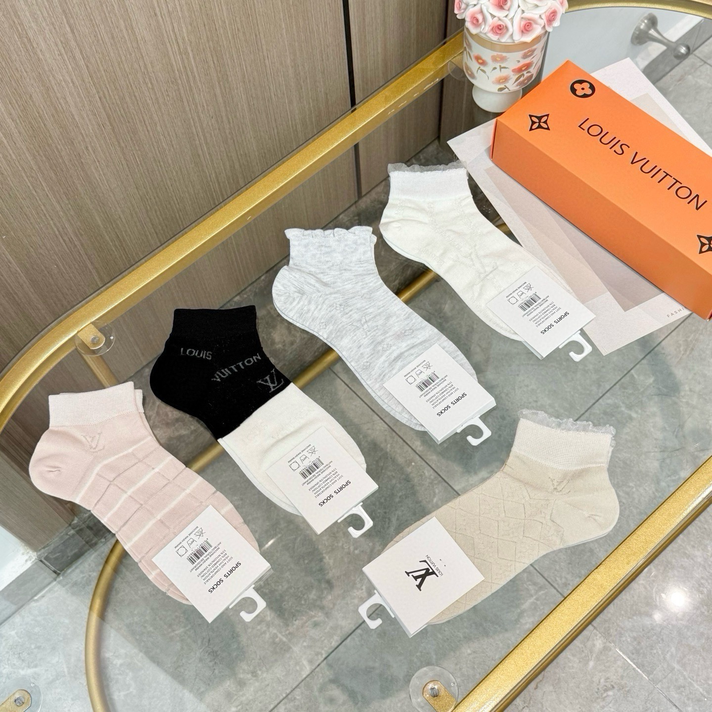 配包装【一盒五双】LV 路易威登ins超火爆小单品，Vintage必备单品竹棉短袜🌟潮人必备 爆款，复古纹身短袜。经典l