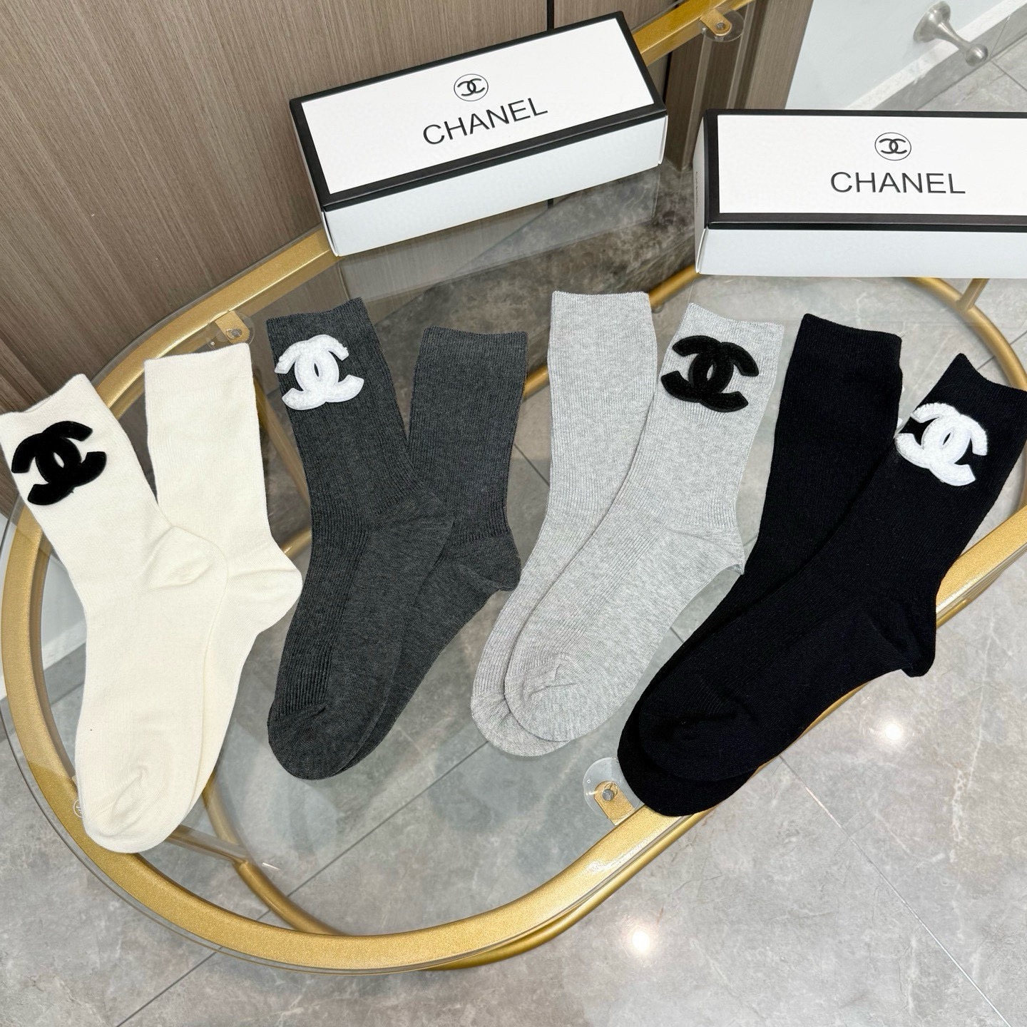 配包装【一盒四双】🌟CHANEL香奈儿 爆款中筒袜🌟高版本 ～好看到爆炸 欧美大牌中筒袜。🌟潮人必不能少的专柜代购品质 