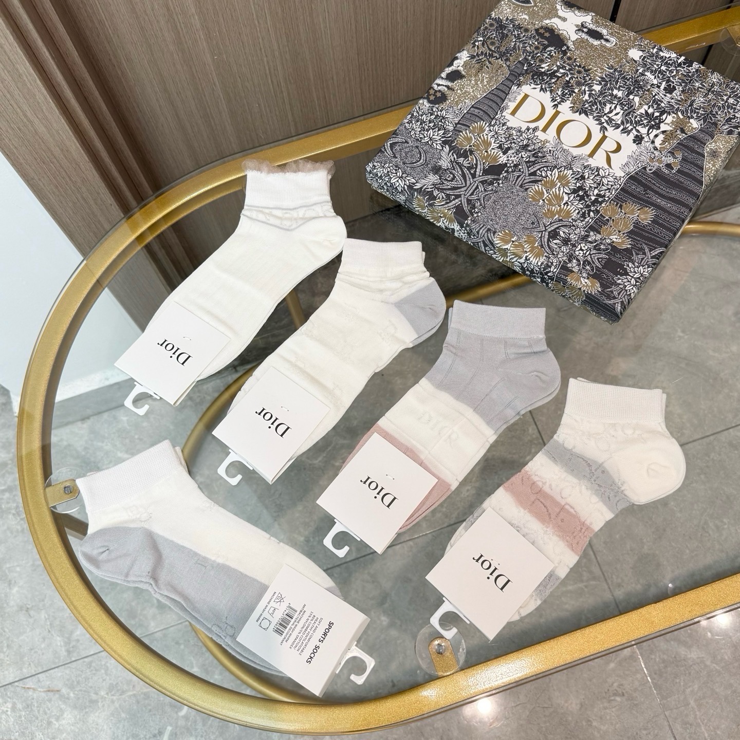 配包装【一盒五双】DIOR 迪奥ins超火爆小单品，Vintage 必备单品 短款🌟潮人必备 爆款，复古纹身短袜。经典l