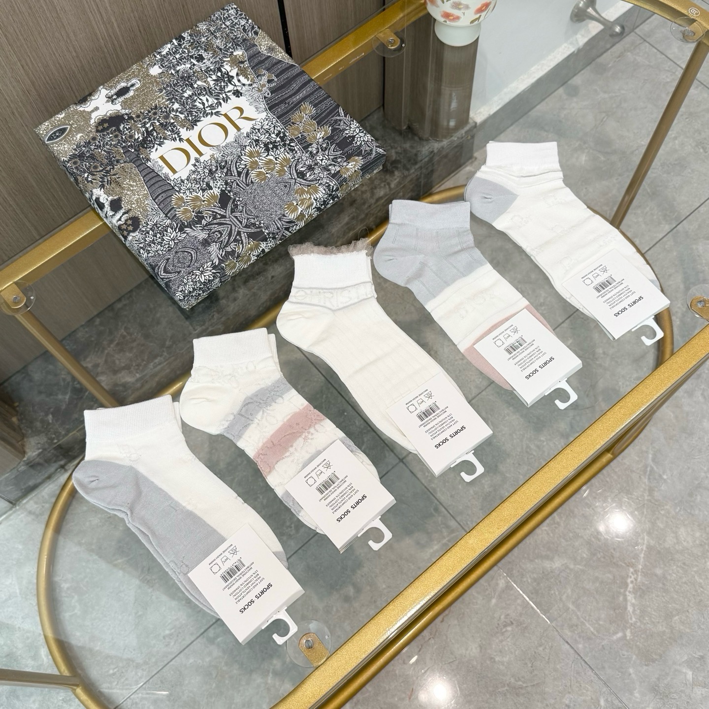 配包装【一盒五双】DIOR 迪奥ins超火爆小单品，Vintage 必备单品 短款🌟潮人必备 爆款，复古纹身短袜。经典l