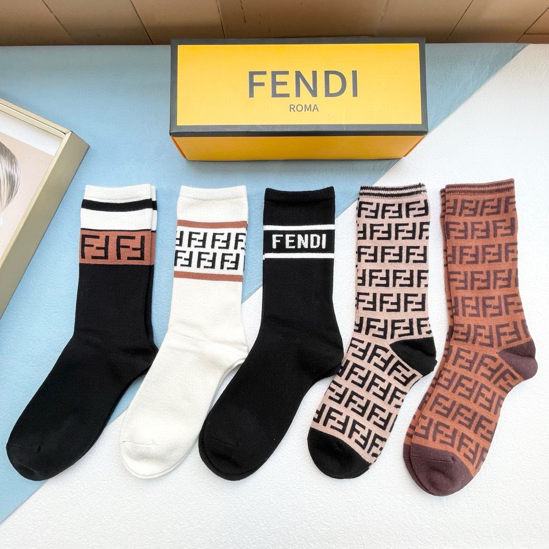 配包装【一盒五双】FENDI芬迪高版本 ～好看到爆炸FF袜子。羊绒袜，超软糯。。潮人必不能少的FENDI专柜代购品质 中