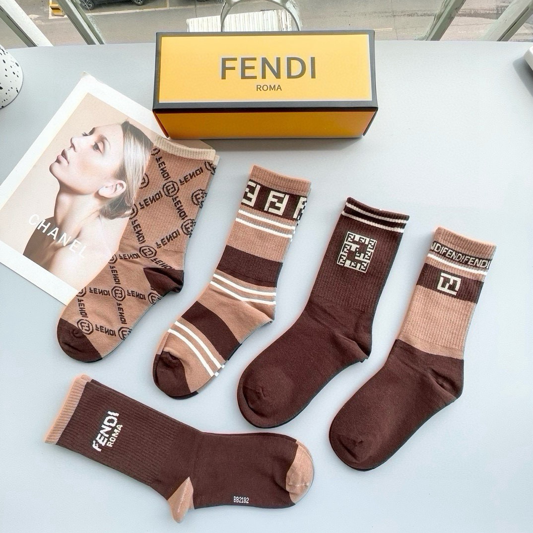 配包装【一盒五双】FENDI · 芬迪❗️大F新品高筒袜子❗️超级经典的双F标志，纯棉材质制造，透气舒适，超级nice❗