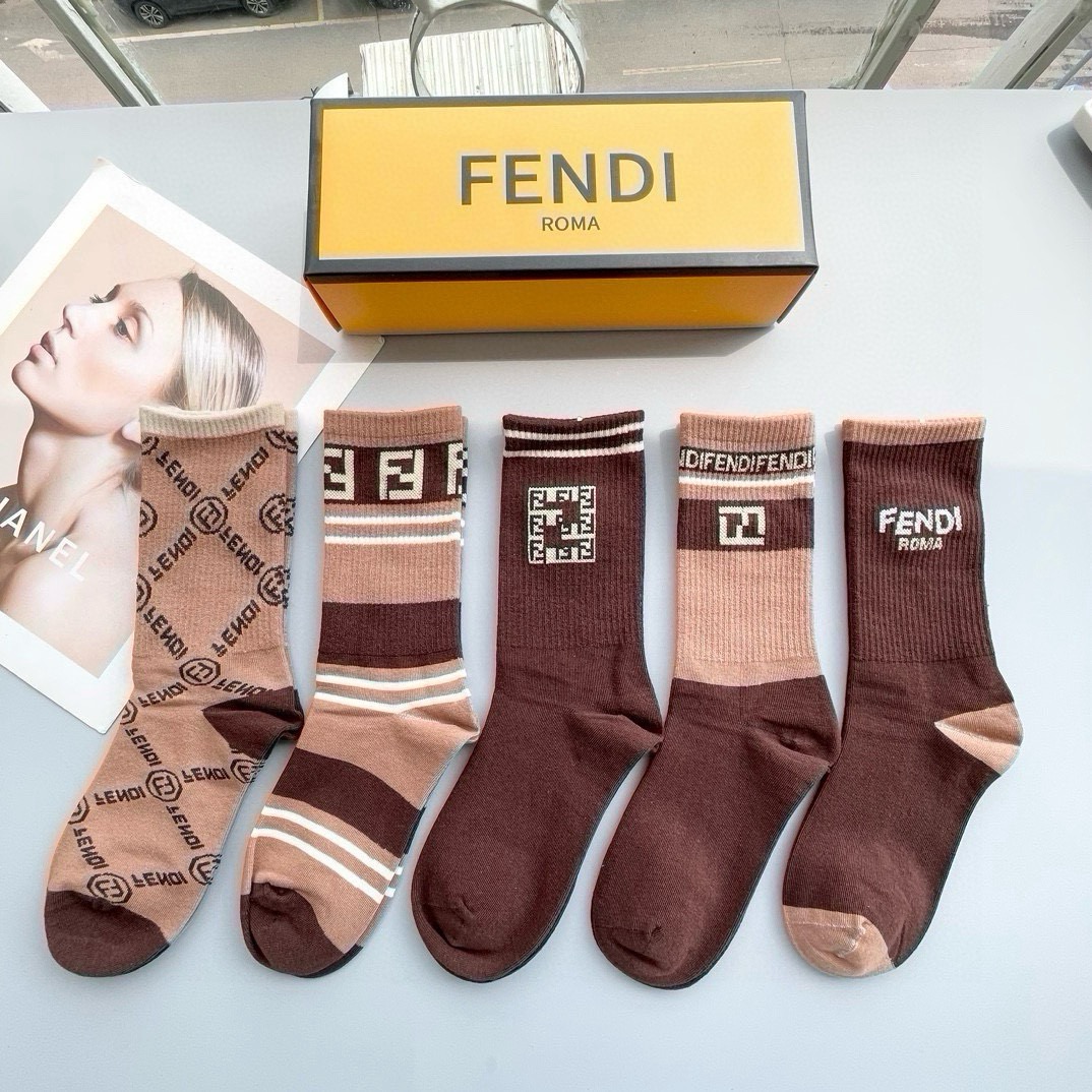 配包装【一盒五双】FENDI · 芬迪❗️大F新品高筒袜子❗️超级经典的双F标志，纯棉材质制造，透气舒适，超级nice❗