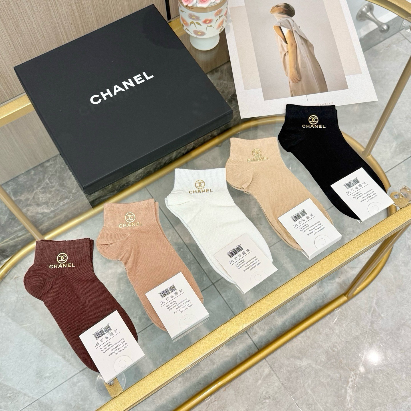 配包装【一盒五双】CHANEL · 香奈儿❗️小香家新品烫金短筒男女款袜子❗️专柜同步长袜，超级经典的小香家标志百看不厌