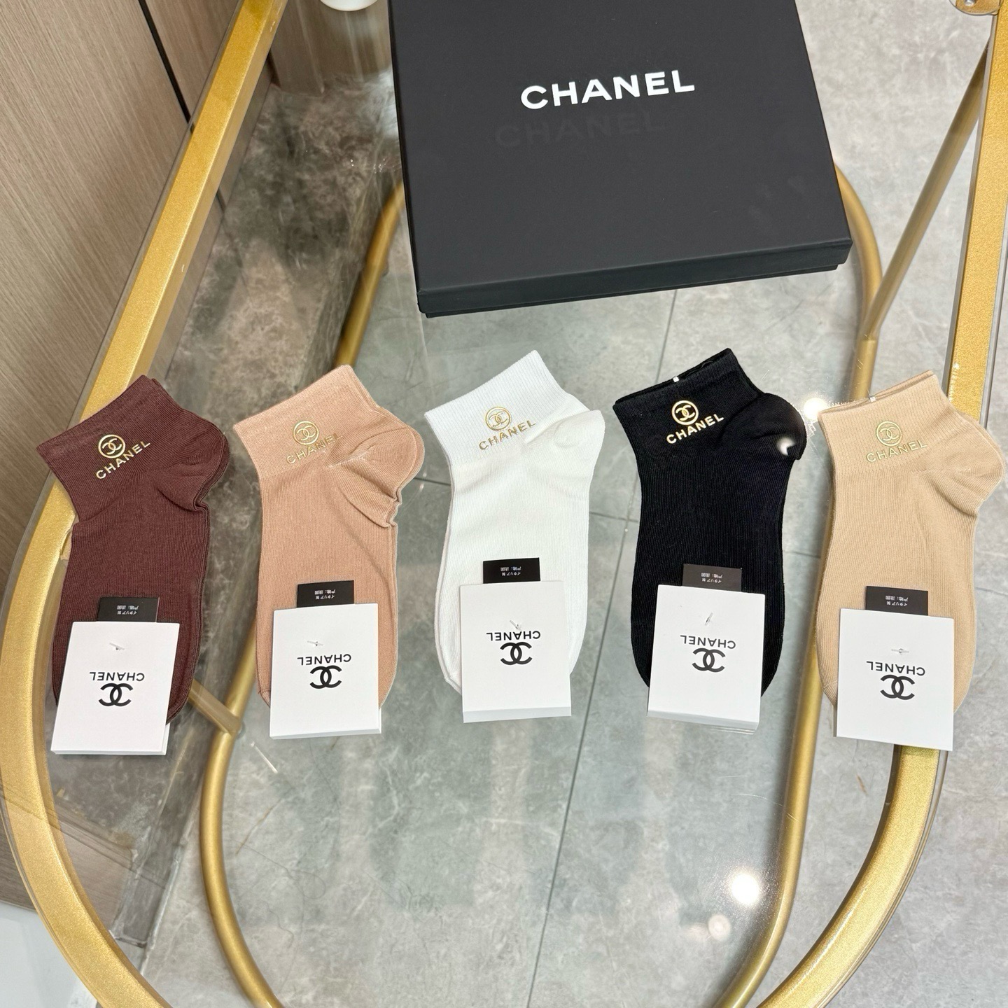 配包装【一盒五双】CHANEL · 香奈儿❗️小香家新品烫金短筒男女款袜子❗️专柜同步长袜，超级经典的小香家标志百看不厌