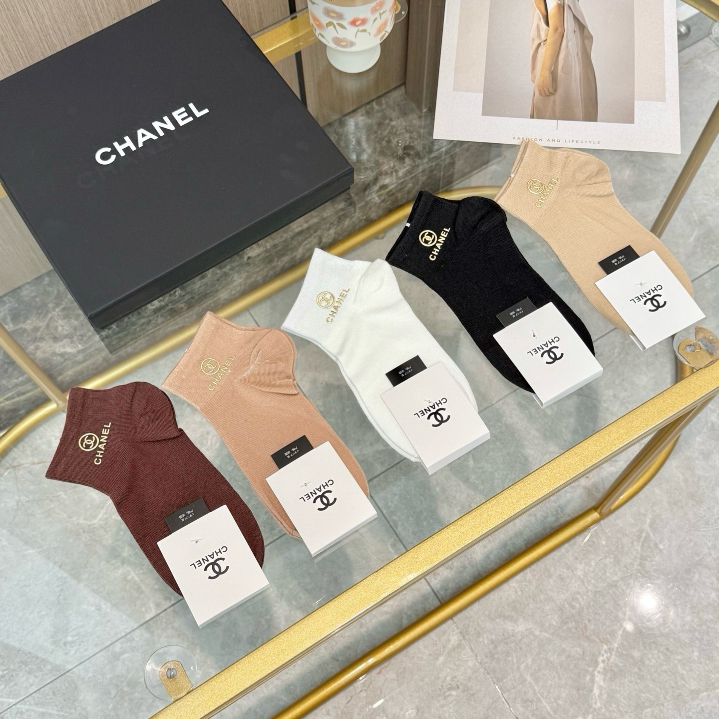 配包装【一盒五双】CHANEL · 香奈儿❗️小香家新品烫金短筒男女款袜子❗️专柜同步长袜，超级经典的小香家标志百看不厌