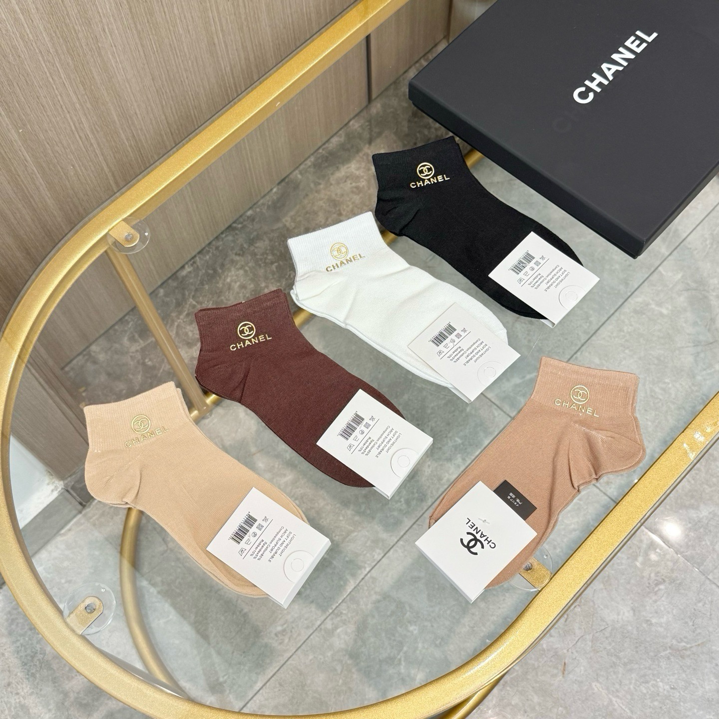 配包装【一盒五双】CHANEL · 香奈儿❗️小香家新品烫金短筒男女款袜子❗️专柜同步长袜，超级经典的小香家标志百看不厌