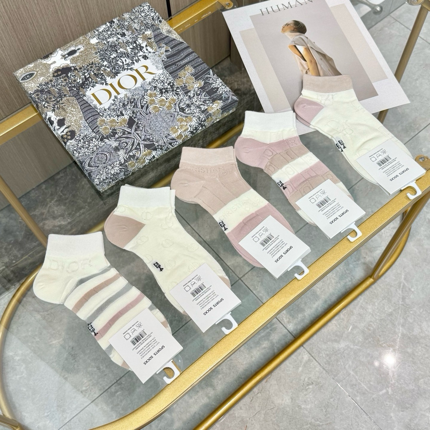 配包装【一盒五双】DIOR 迪奥ins超火爆小单品，Vintage必备单品竹棉短袜🌟潮人必备 爆款，复古纹身短袜。经典l