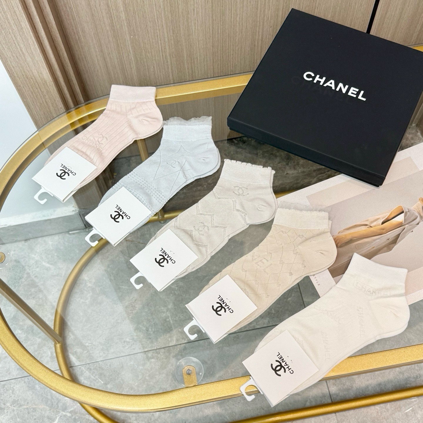 配包装【一盒五双】CHANEL 香奈儿ins超火爆小单品，Vintage必备单品竹棉短袜🌟潮人必备 爆款，复古纹身短袜。