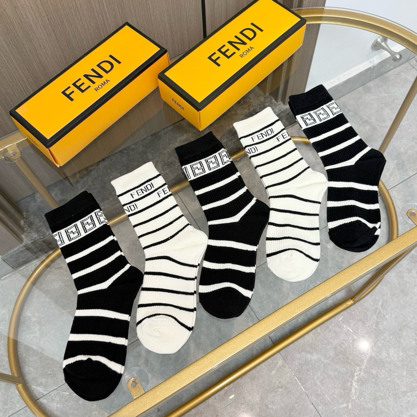 配包装【一盒五双】FENDI · 芬迪❗️大F新品高筒袜子❗️超级经典的双F标志，纯棉材质制造，透气舒适，超级nice❗