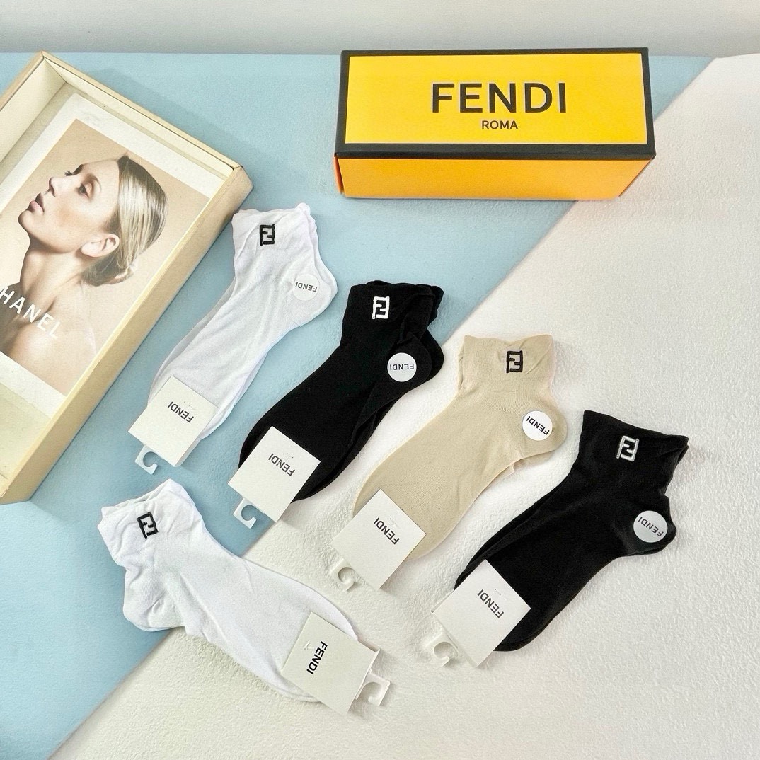 配包装【一盒五双】🌟FENDI芬迪🌟高版本 ～好看到爆炸 欧美大牌男女款船袜。🌟潮人必不能少的专柜代购品质 袜子 ，搭配