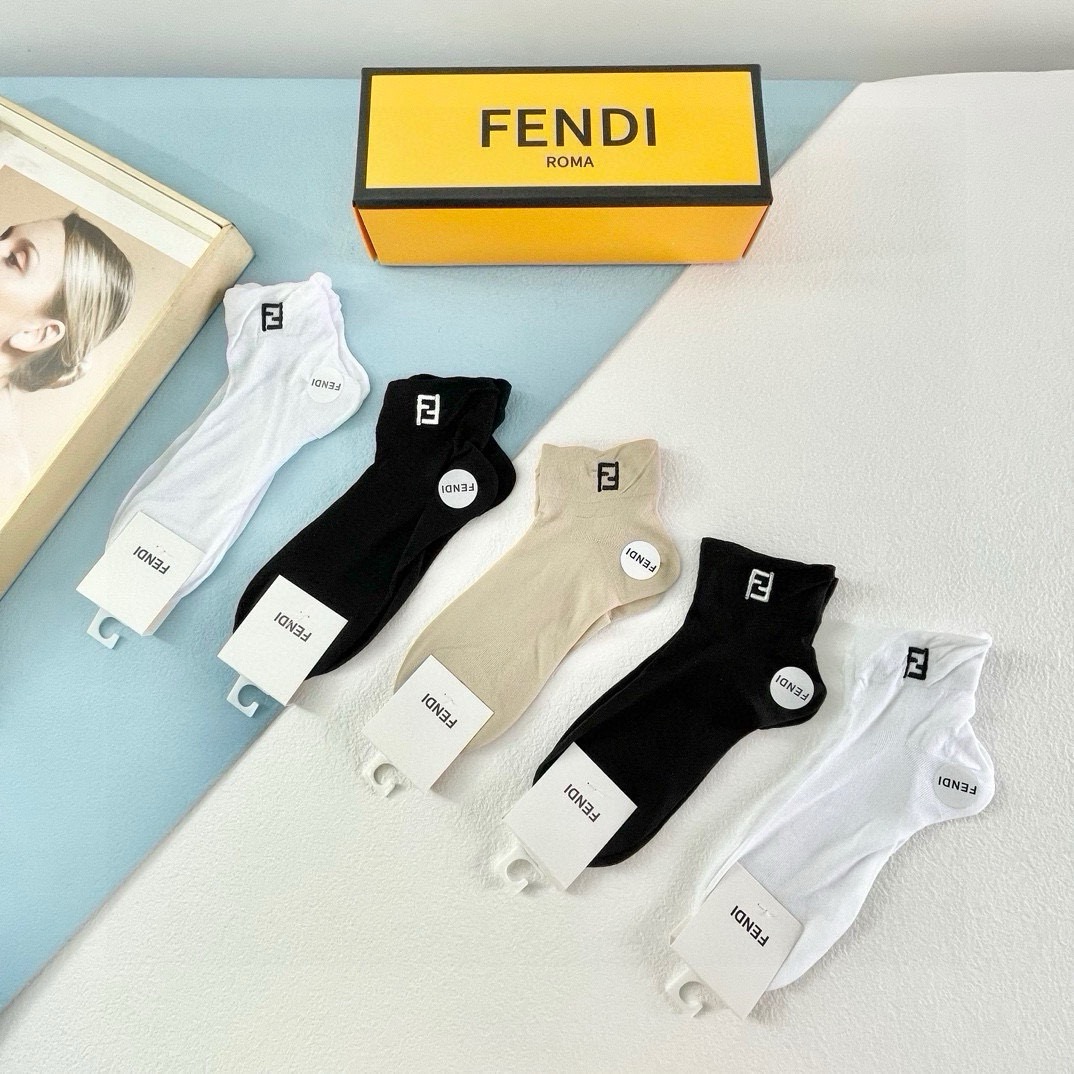 配包装【一盒五双】🌟FENDI芬迪🌟高版本 ～好看到爆炸 欧美大牌男女款船袜。🌟潮人必不能少的专柜代购品质 袜子 ，搭配