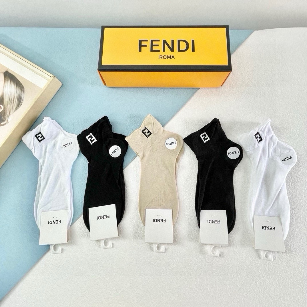 配包装【一盒五双】🌟FENDI芬迪🌟高版本 ～好看到爆炸 欧美大牌男女款船袜。🌟潮人必不能少的专柜代购品质 袜子 ，搭配