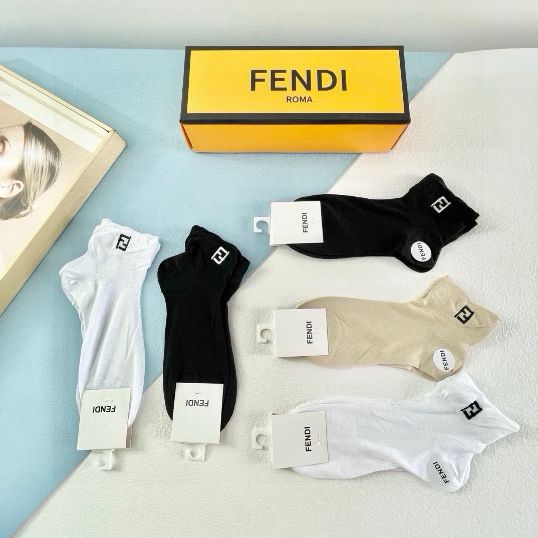 配包装【一盒五双】🌟FENDI芬迪🌟高版本 ～好看到爆炸 欧美大牌男女款船袜。🌟潮人必不能少的专柜代购品质 袜子 ，搭配