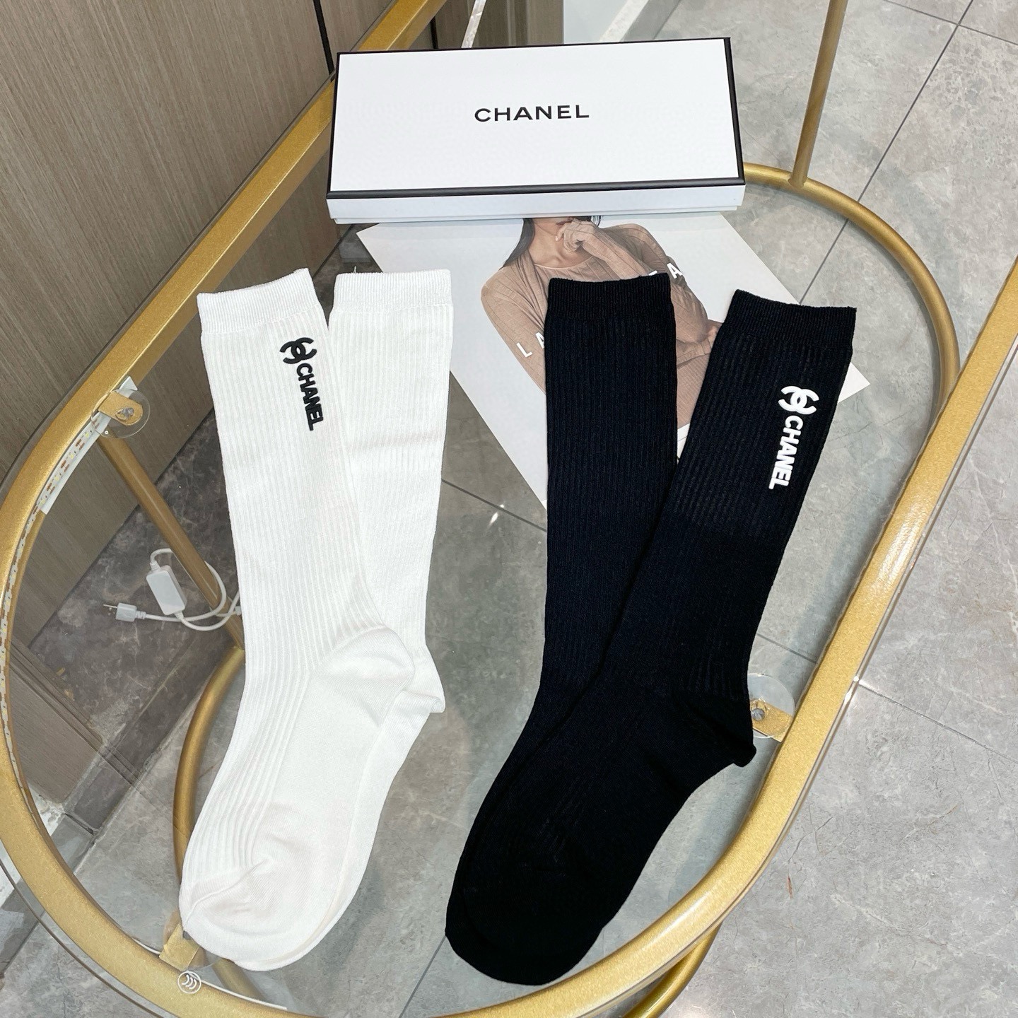 配包装【一盒二双】CHANEL · 香奈儿❗️超级爆款网红袜子❗️小香家官网同步针织字母小腿袜，ins明星网红推荐❗️火