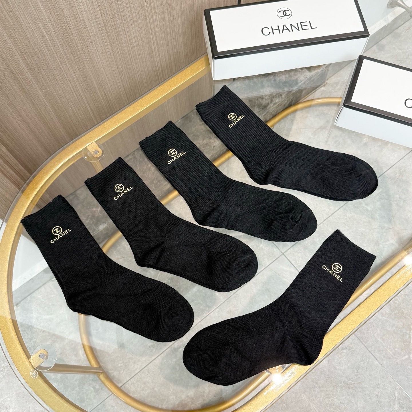 配包装【一盒五双】CHANEL 香奈儿高版本 ～好看到爆炸 CHANEL 袜子。双针烫印羊绒中筒袜，超软糯。。潮人必不能