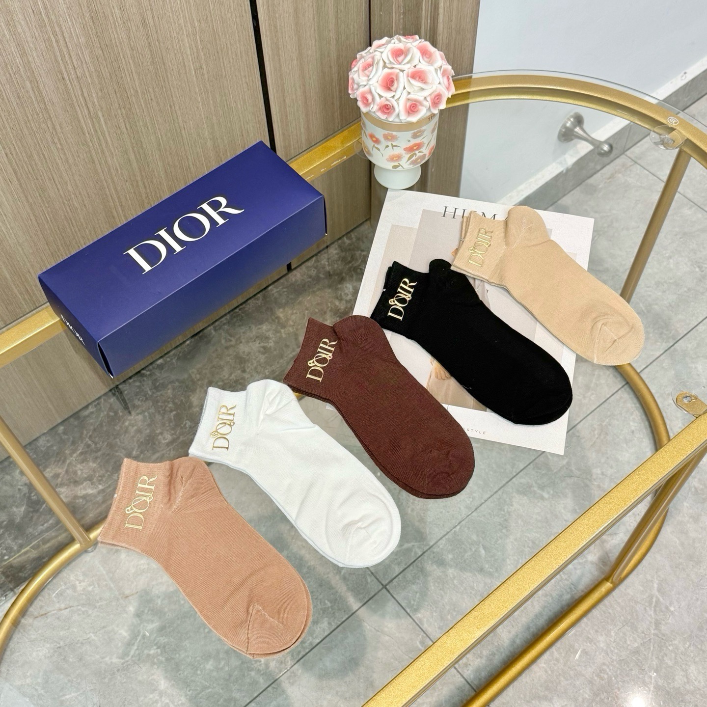 配包装【一盒五双】DIOR · 迪奥❗️DIOR家新品烫金短筒男女款袜子❗️专柜同步长袜，超级经典的小香家标志百看不厌❗