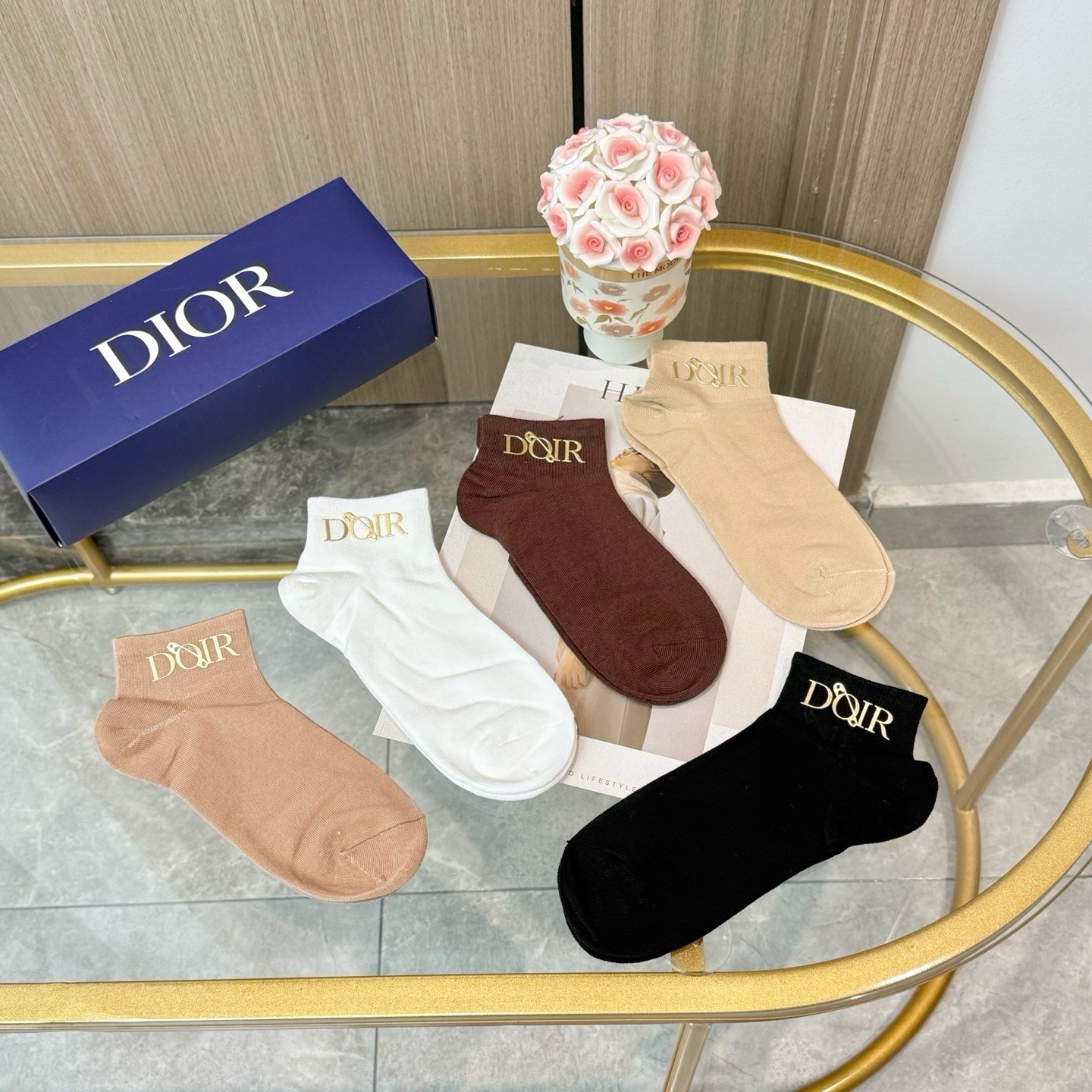 配包装【一盒五双】DIOR · 迪奥❗️DIOR家新品烫金短筒男女款袜子❗️专柜同步长袜，超级经典的小香家标志百看不厌❗