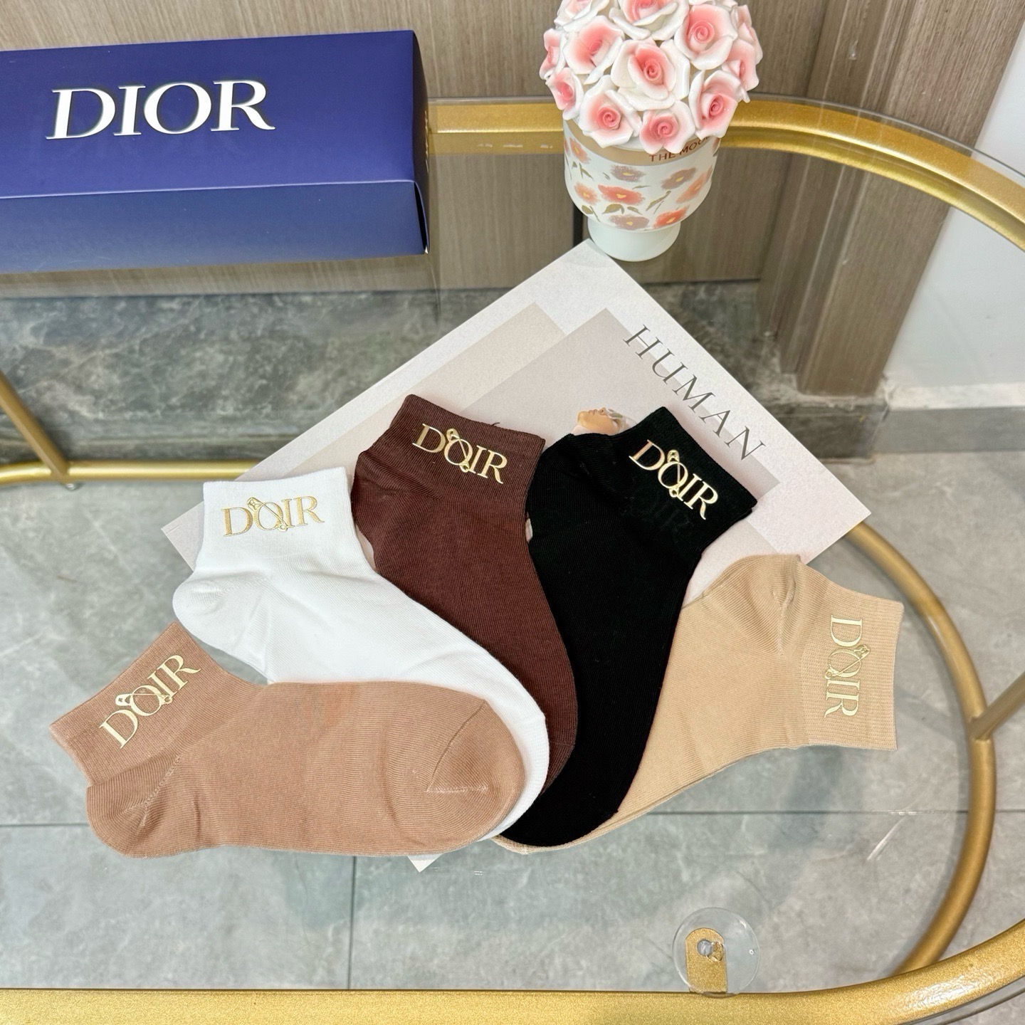 配包装【一盒五双】DIOR · 迪奥❗️DIOR家新品烫金短筒男女款袜子❗️专柜同步长袜，超级经典的小香家标志百看不厌❗