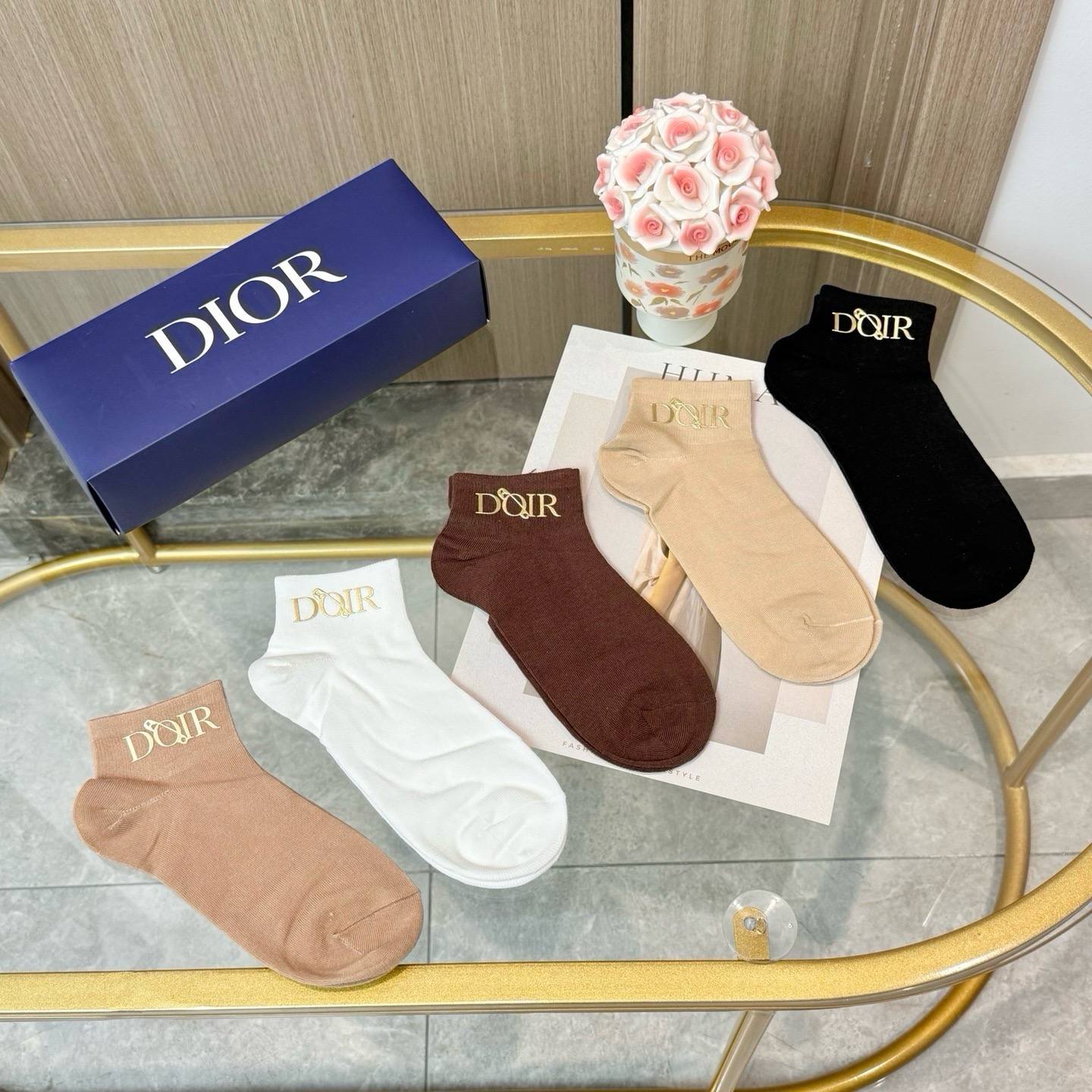 配包装【一盒五双】DIOR · 迪奥❗️DIOR家新品烫金短筒男女款袜子❗️专柜同步长袜，超级经典的小香家标志百看不厌❗
