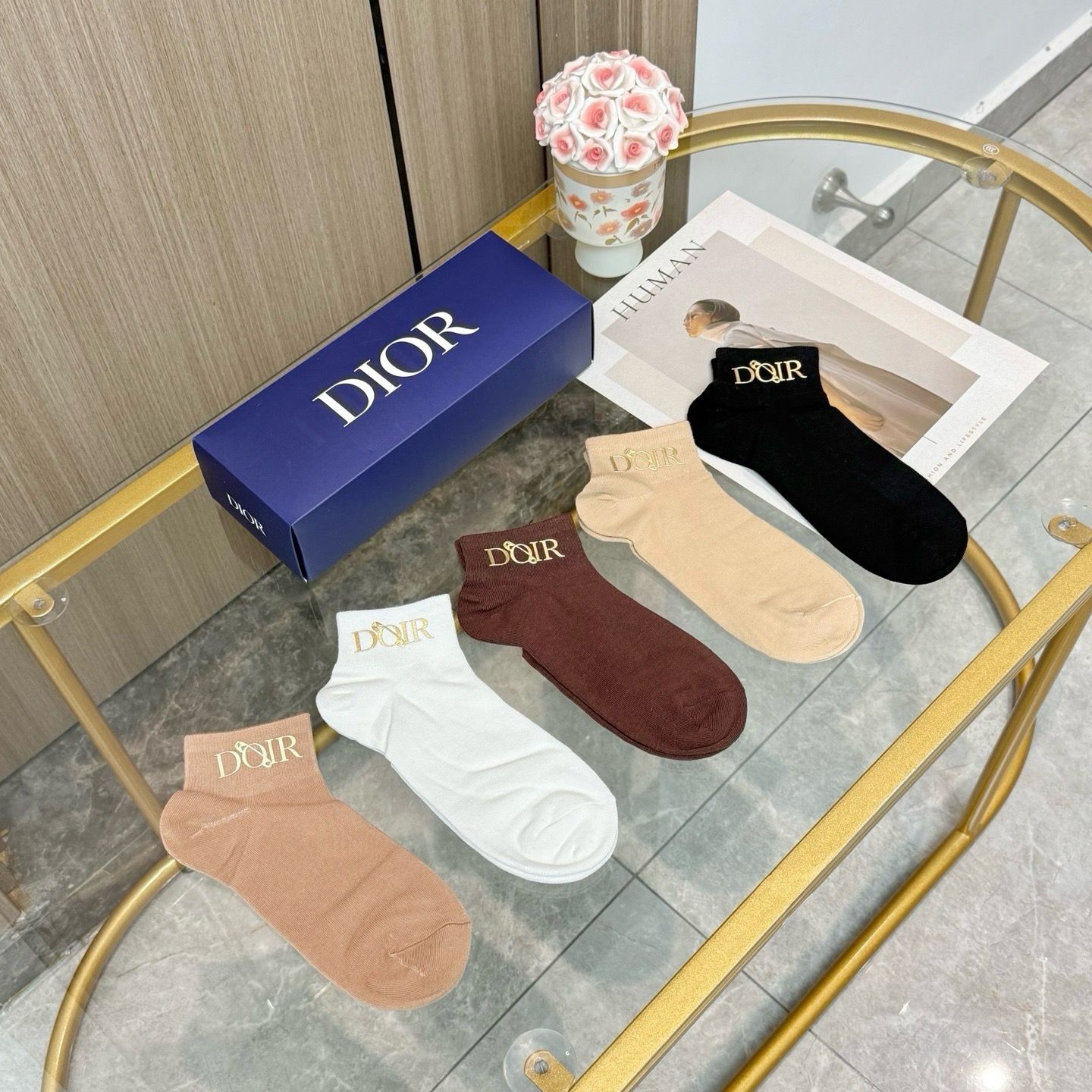 配包装【一盒五双】DIOR · 迪奥❗️DIOR家新品烫金短筒男女款袜子❗️专柜同步长袜，超级经典的小香家标志百看不厌❗