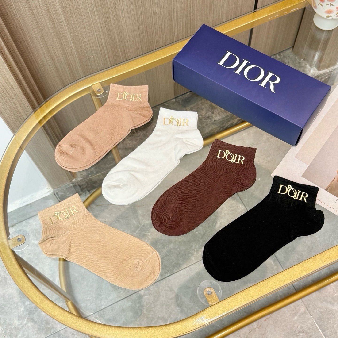配包装【一盒五双】DIOR · 迪奥❗️DIOR家新品烫金短筒男女款袜子❗️专柜同步长袜，超级经典的小香家标志百看不厌❗