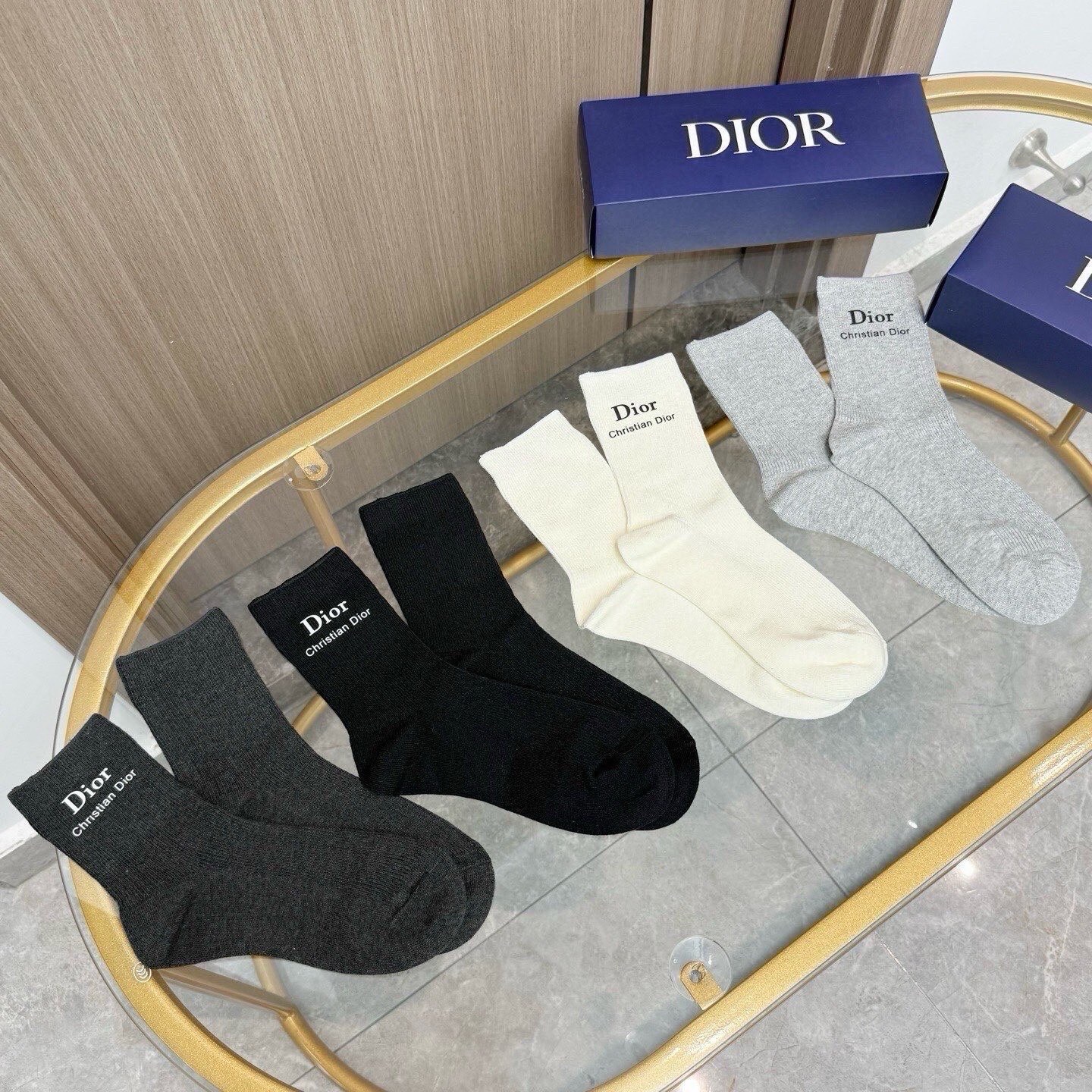 配包装【一盒四双】DIOR 迪奥高版本 ～好看到爆炸 Dior 袜子。双针烫印中筒袜，超软糯。。潮人必不能少的 Dior
