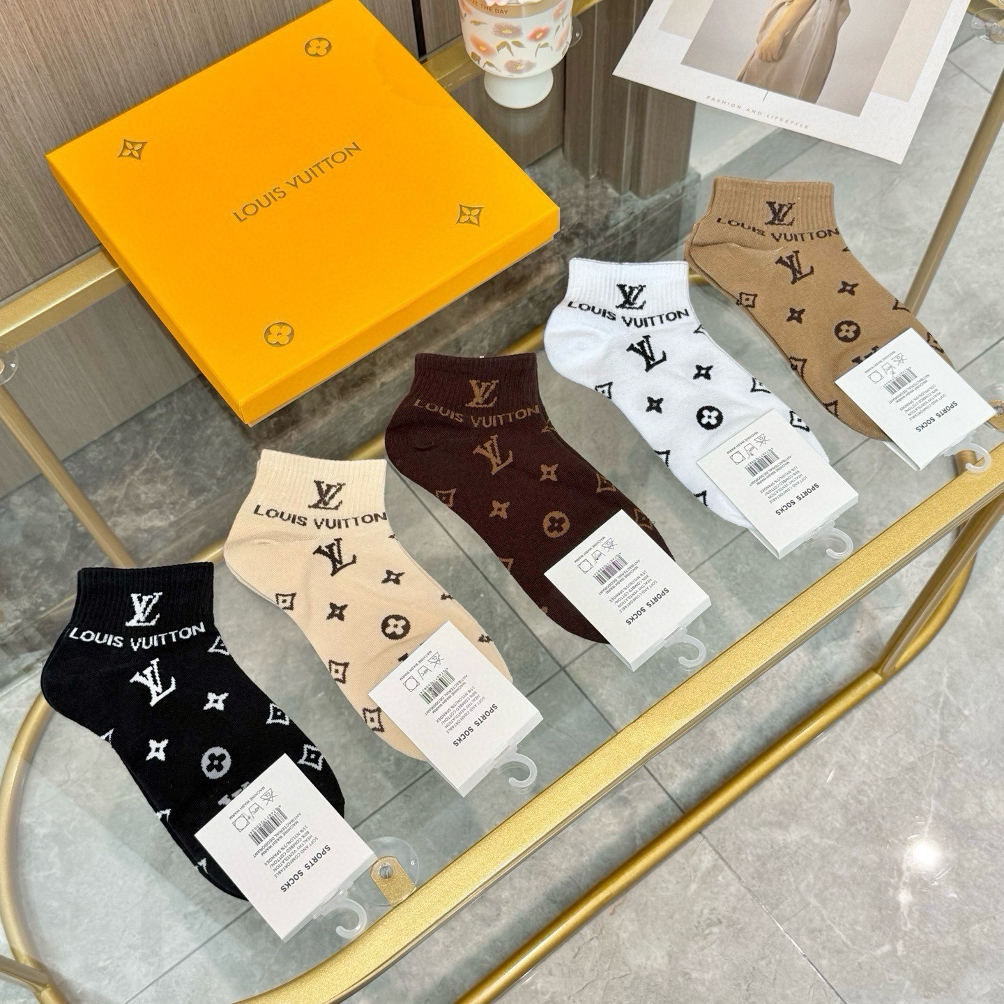 配包装【一盒五双】🌟LV 路易威登 爆款 船袜🌟高版本 ～好看到爆炸 欧美大牌船袜。男女款🌟潮人必不能少的专柜代购品质 