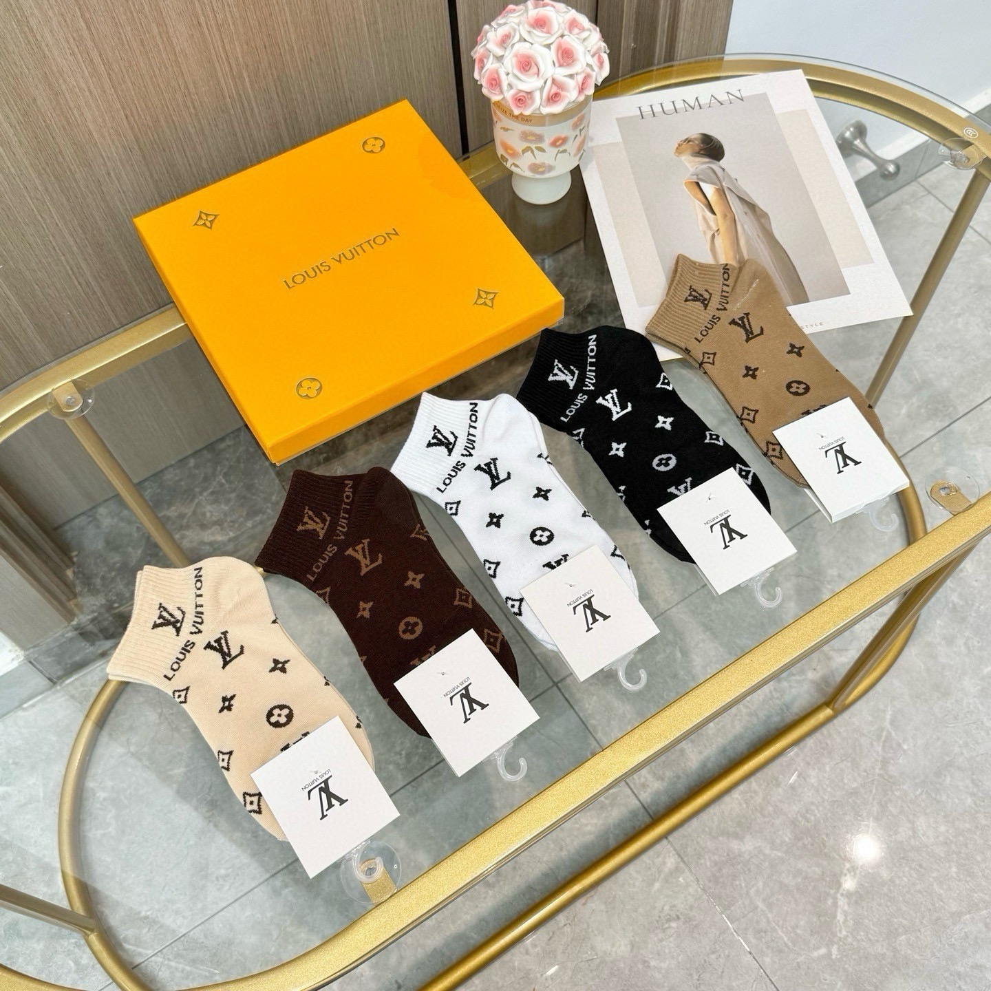 配包装【一盒五双】🌟LV 路易威登 爆款 船袜🌟高版本 ～好看到爆炸 欧美大牌船袜。男女款🌟潮人必不能少的专柜代购品质 