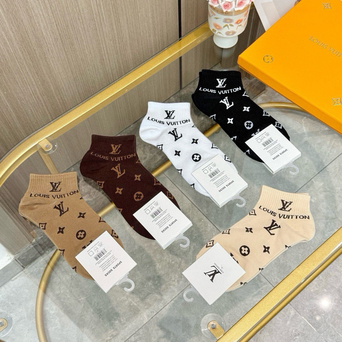 配包装【一盒五双】🌟LV 路易威登 爆款 船袜🌟高版本 ～好看到爆炸 欧美大牌船袜。男女款🌟潮人必不能少的专柜代购品质 