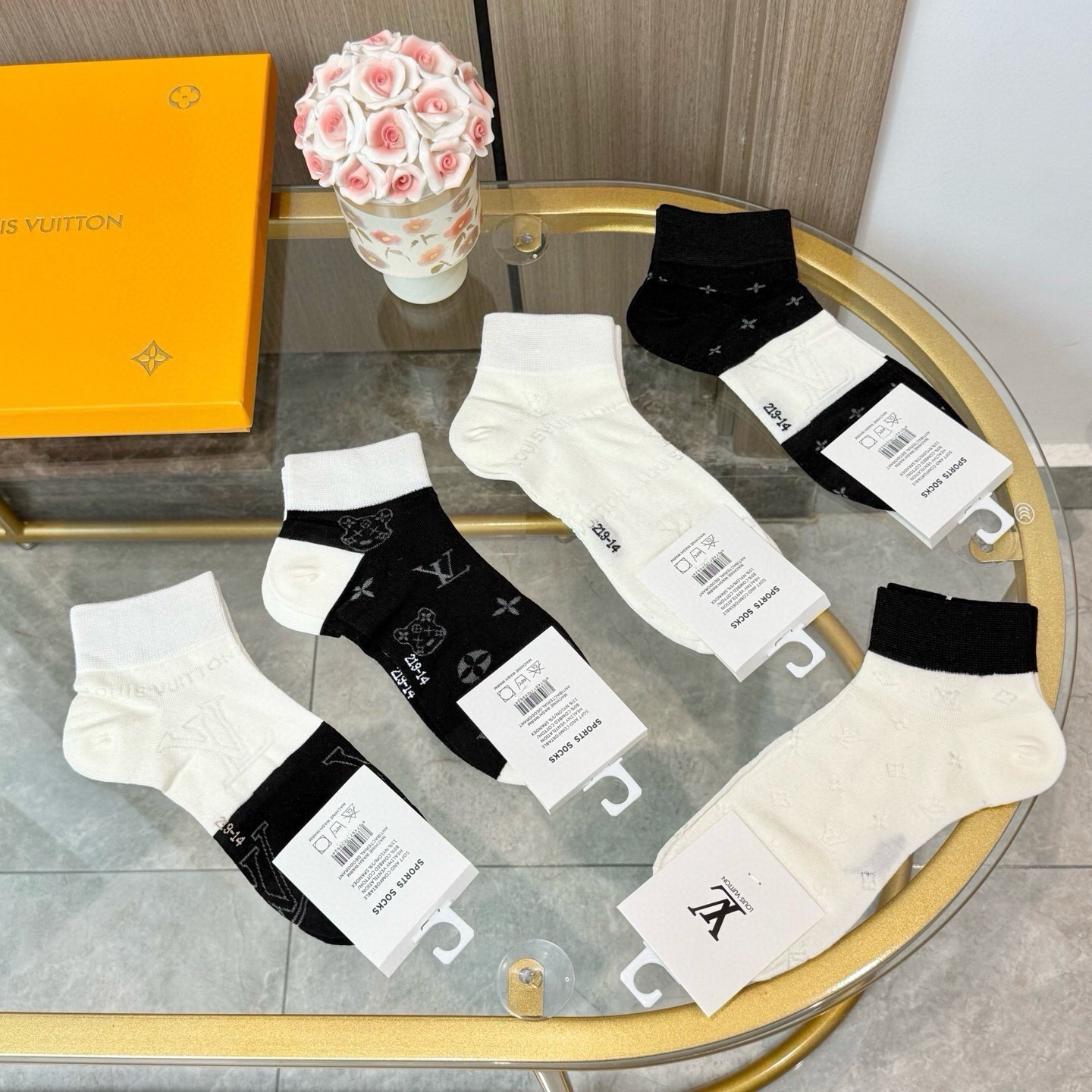 配包装【一盒五双】LV 路易威登ins超火爆小单品，Vintage必备单品竹棉短袜🌟潮人必备 爆款，复古纹身短袜。经典l