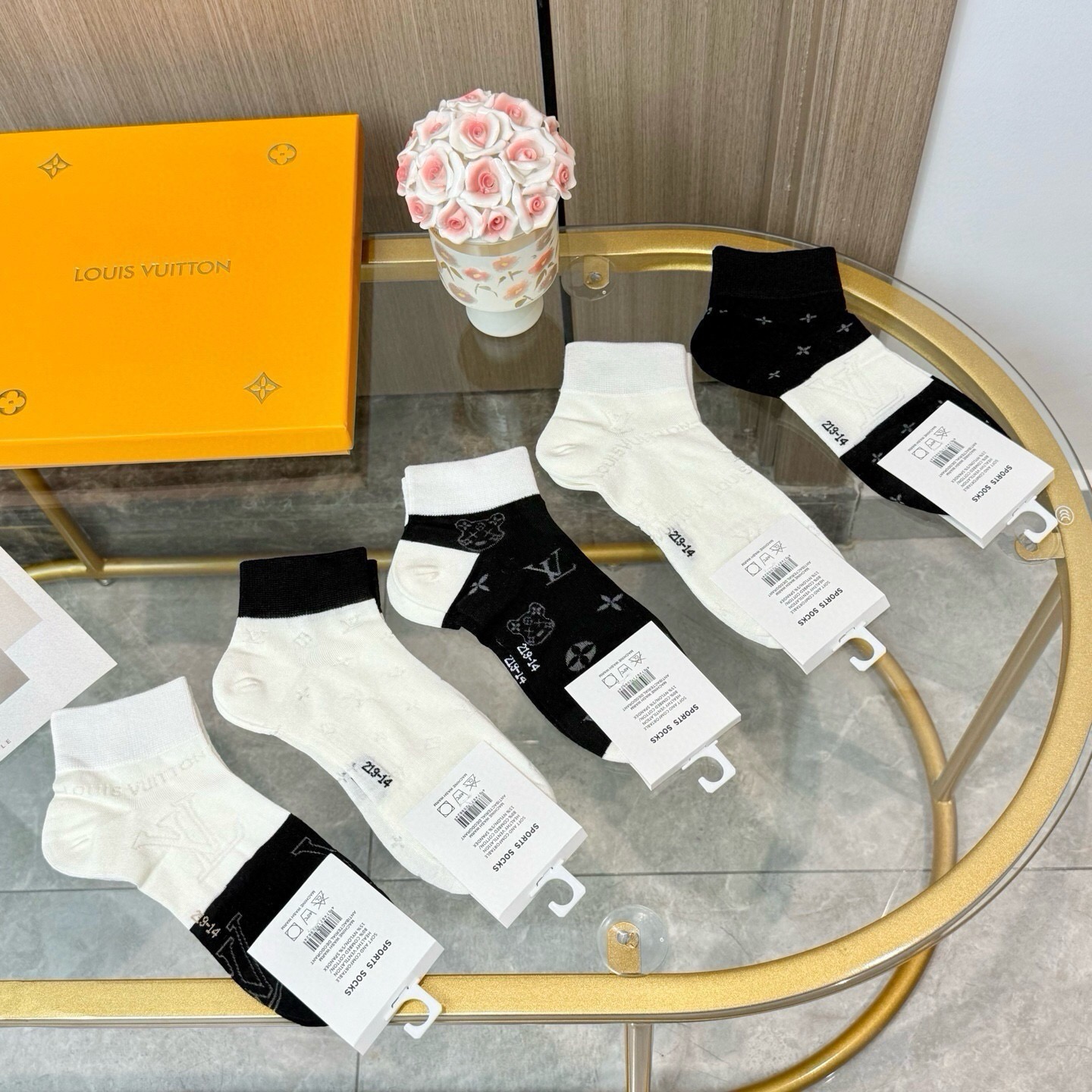 配包装【一盒五双】LV 路易威登ins超火爆小单品，Vintage必备单品竹棉短袜🌟潮人必备 爆款，复古纹身短袜。经典l