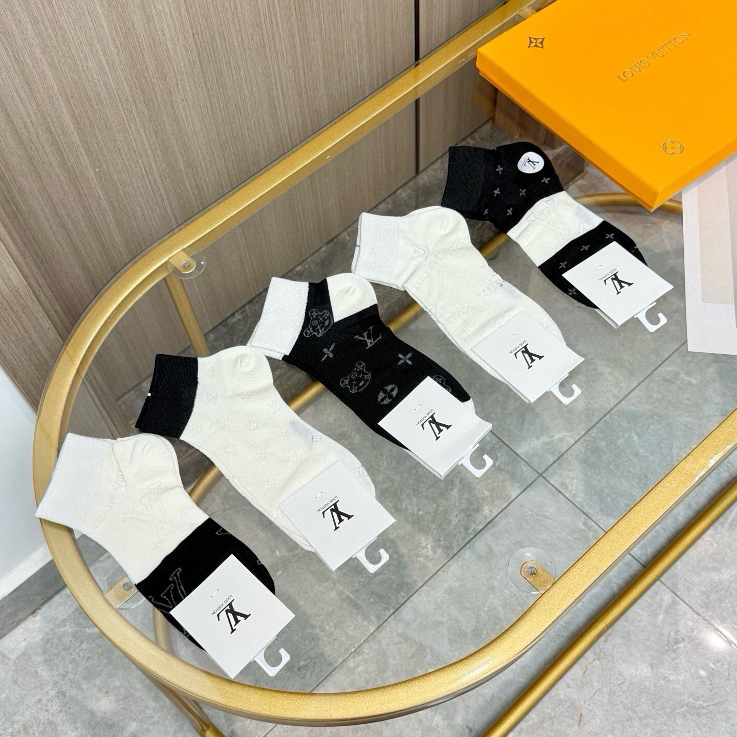 配包装【一盒五双】LV 路易威登ins超火爆小单品，Vintage必备单品竹棉短袜🌟潮人必备 爆款，复古纹身短袜。经典l
