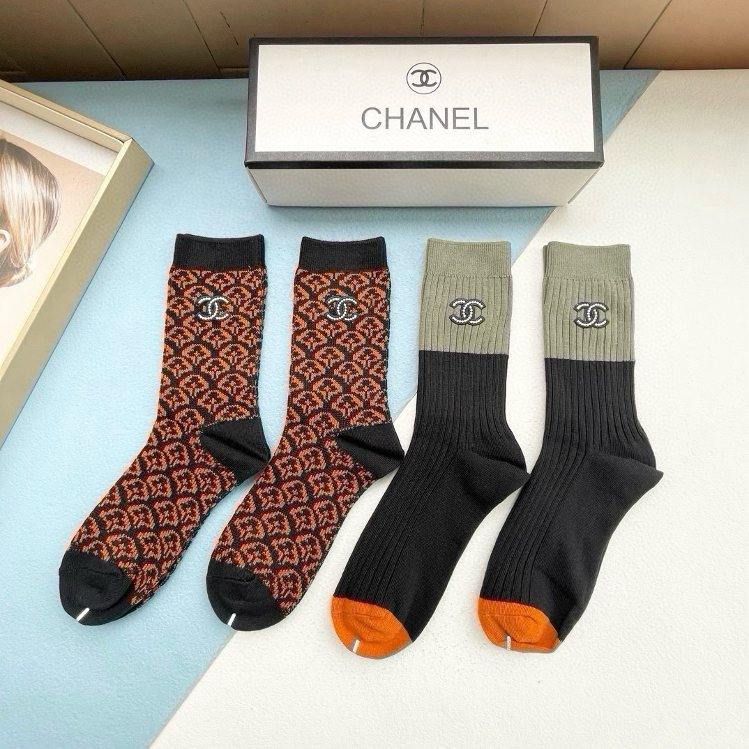 配包装【一盒四双】CHANEL · 香奈儿❗️高品质。超级爆款网红袜子❗️小香家官网同步饰品字母中筒袜，ins明星网红推