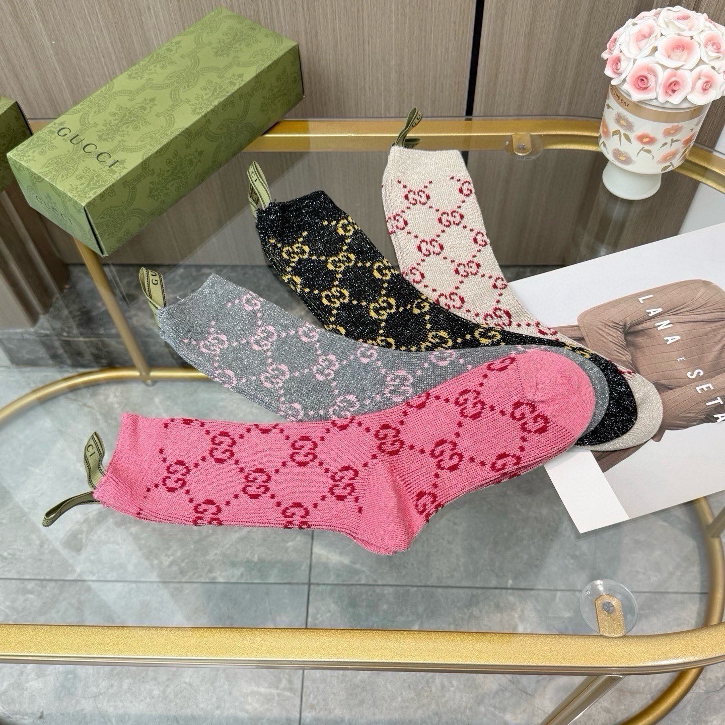 配包装【一盒四双】。 Gucci 古奇GG限量系列～Gucci的GG系列都没有让人失望过，这次运动风格展现得淋漓尽致，i