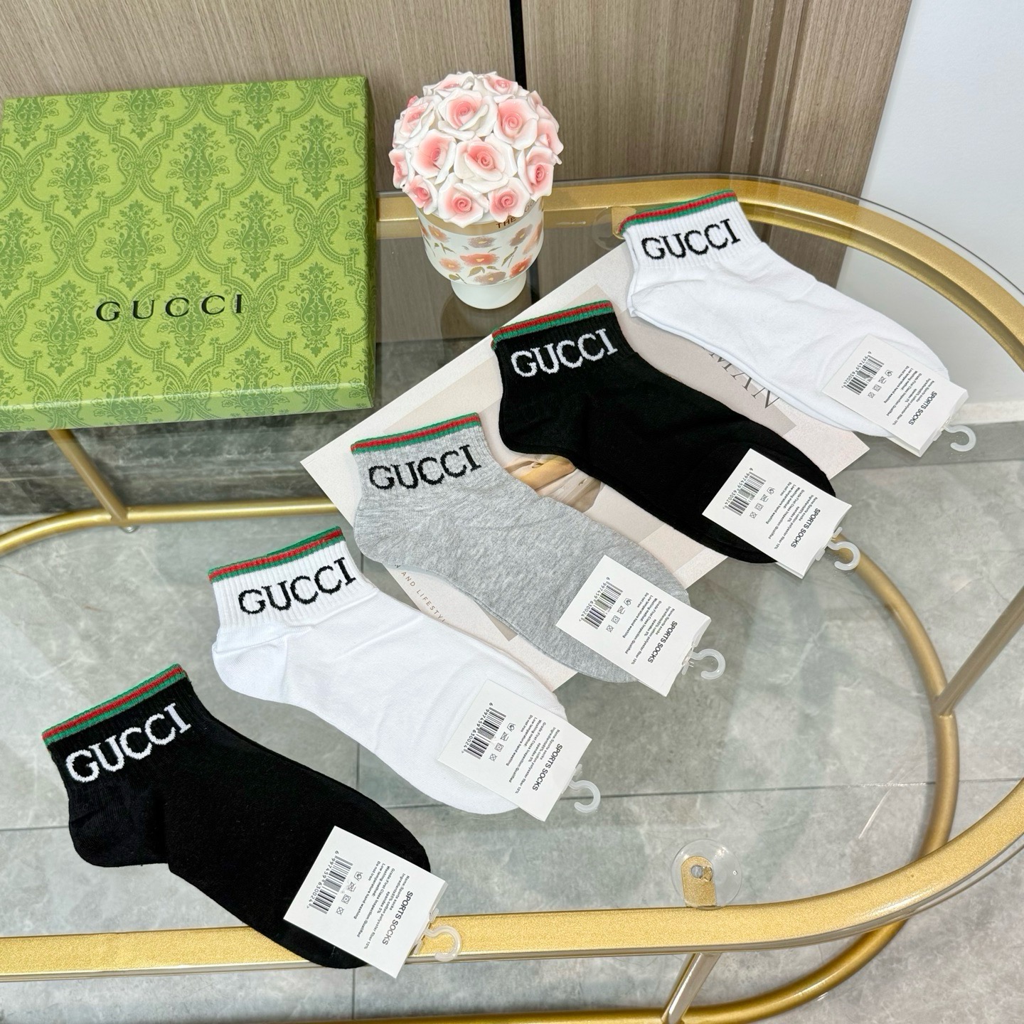 配包装【一盒五双】🌟Gucci 古奇 好看到爆炸欧美大牌短筒袜。🌟潮人必不能少的专柜代购品质 短筒袜子 ，搭配起来超高逼