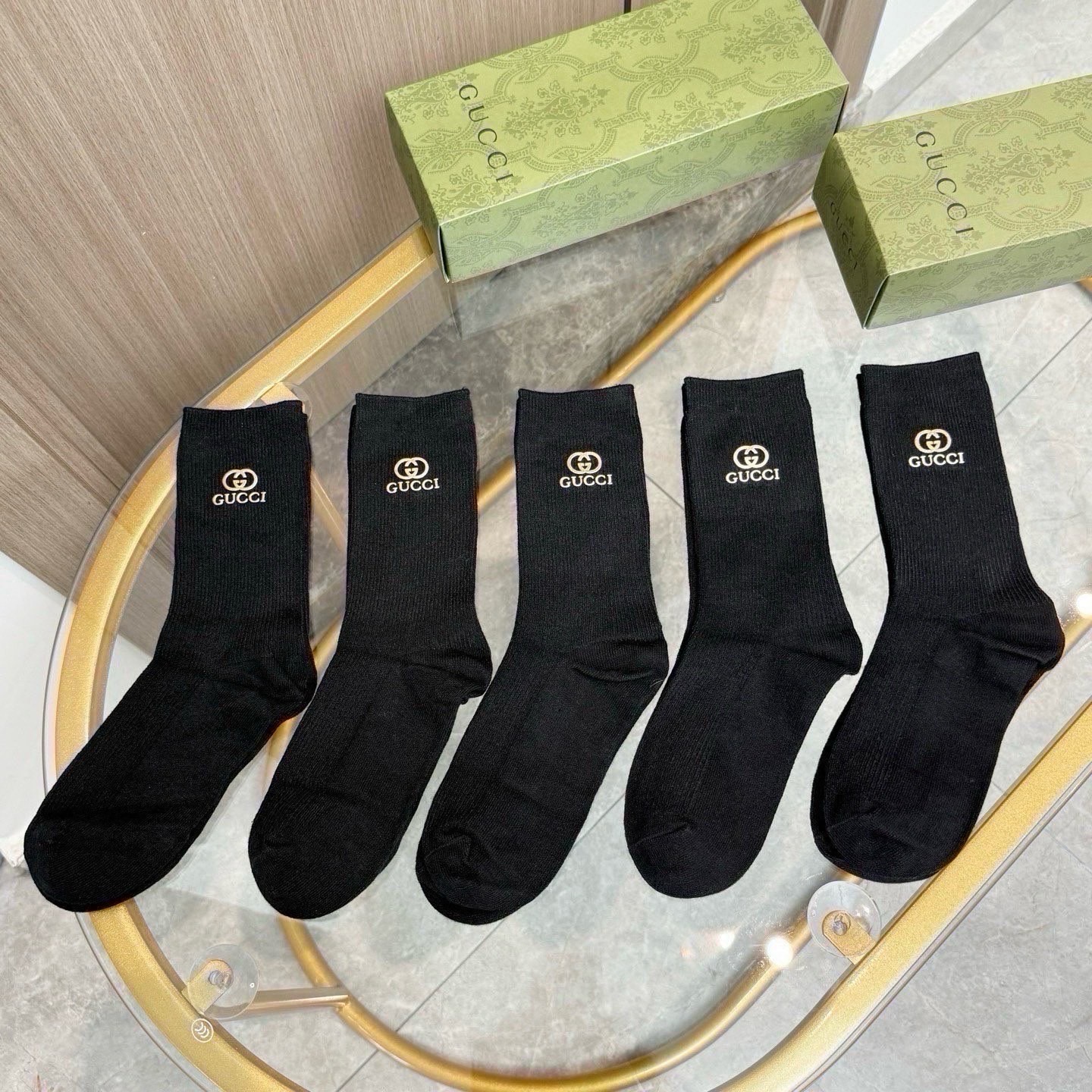 配包装【一盒五双】GUCCI 古奇高版本 ～好看到爆炸 GUCCI 袜子。双针烫印羊绒中筒袜，超软糯。。潮人必不能少的 