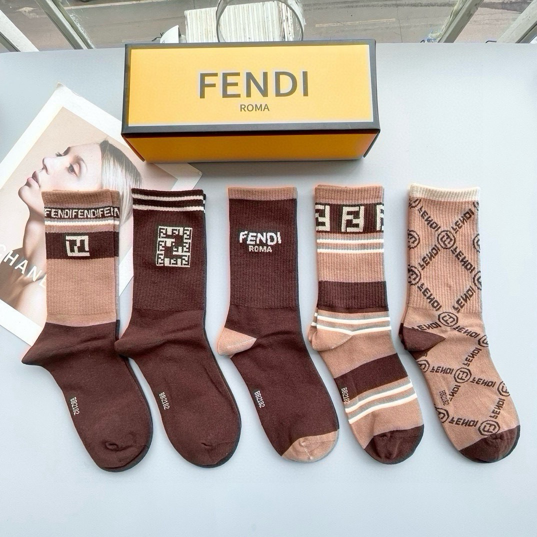 配包装【一盒五双】FENDI · 芬迪❗️大F新品高筒袜子❗️超级经典的双F标志，纯棉材质制造，透气舒适，超级nice❗